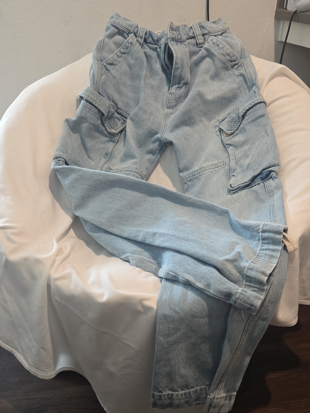 BDG Light Wash Cargo Relaxed Jeans - Pale Blue